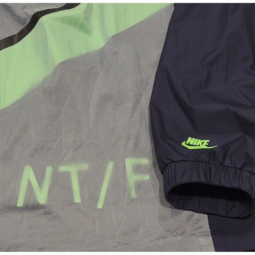 Nike Women's Track and Field NT/F Jacket Windbreaker Running Medium 724097-451‎